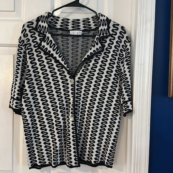 Women’s Lucy Paris Fiji Knit Black & White Button Short Sleeve Lapel Collar Top - Picture 3 of 10